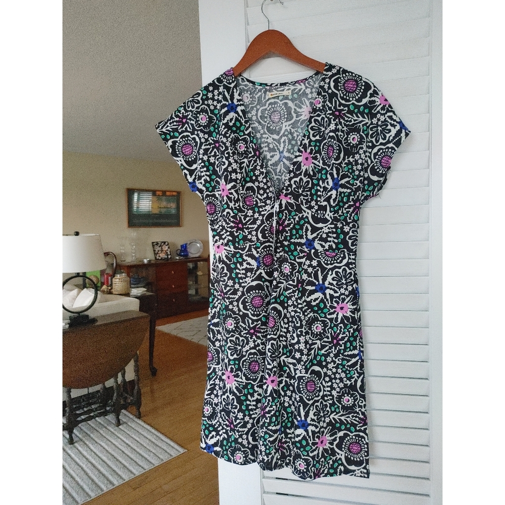 🌺 Floral V-Neck Dress